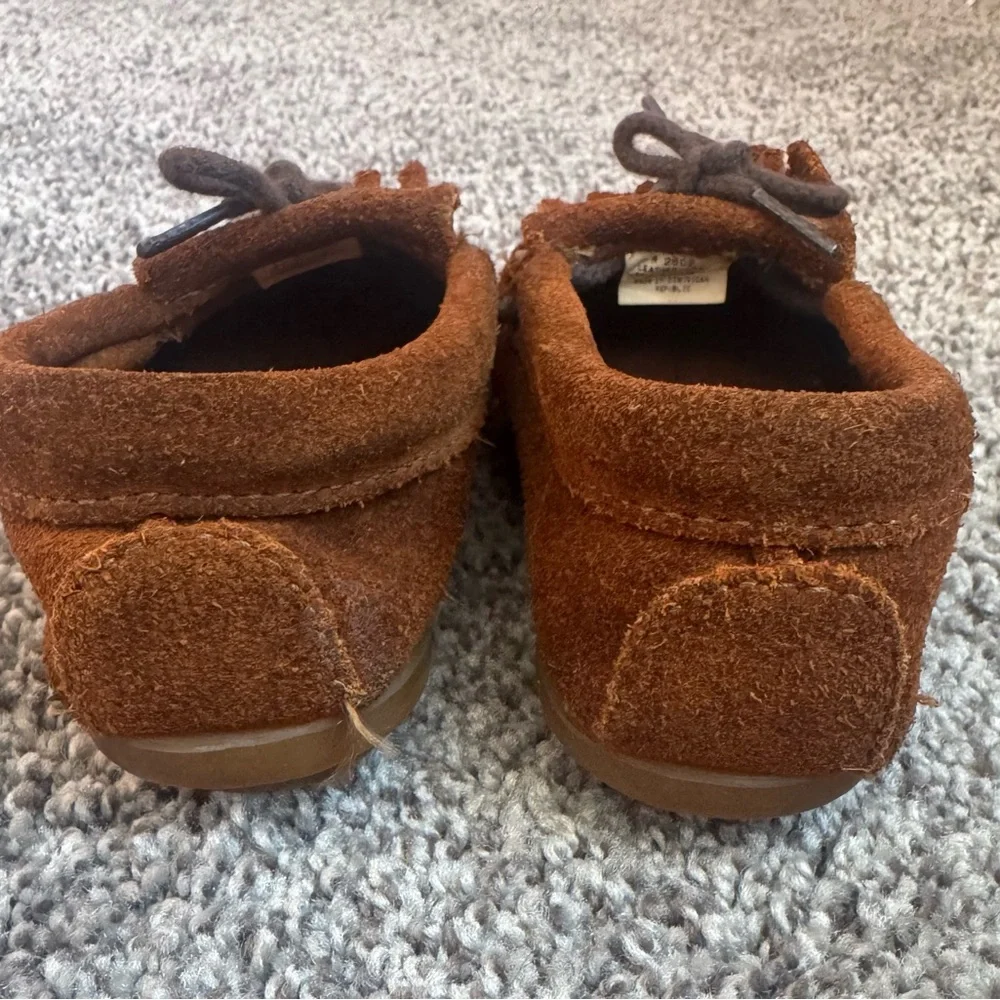 Minnetonka Kids Moccasins with Beaded Design. Size 9